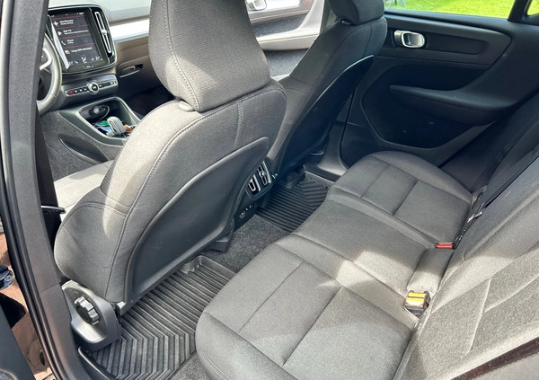 Volvo XC 40 cena 110000 przebieg: 127000, rok produkcji 2020 z Pelplin małe 46